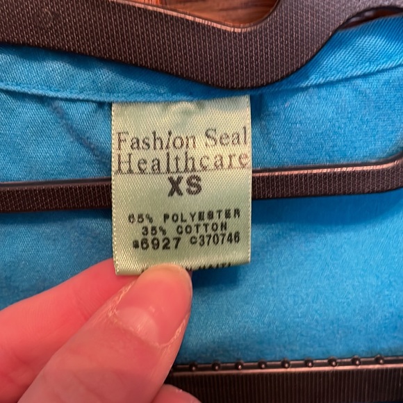 XS Used Receptionist Scrub Top Multiple Pockets - Picture 2 of 3